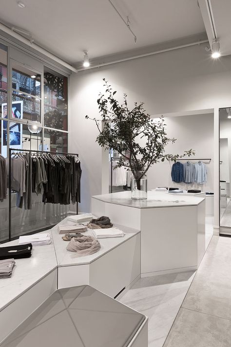 George Livissianis, Interior Clothing, Clothing Store Interior, Clothing Store Design, Retail Lighting, Retail Interior Design, Store Design Boutique, Store Layout, Store Interiors