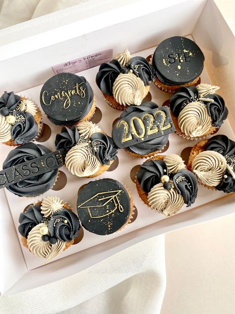 Graduation Cupcakes Ideas 2023, Graduation Cake And Cupcake Ideas, Prom Cupcakes Ideas, Graduation Cake Ideas 2024, Graduation Pastries, Grad Cupcakes Ideas, Graduation Cupcakes 2023, Aesthetic Graduation Cake, Grad Party Cupcakes