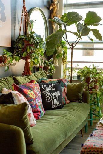 Green Velvet Sofa Living Room, Velvet Sofas, Decor Ideas Bedroom, Green Velvet Sofa, Corner Sofa Set, Green Sofa, Deco Boheme, Home Decor Living Room, Comfortable Bedroom