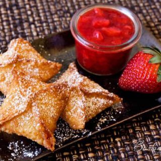 Strawberry Cheesecake Wontons - Barbara Bakes™ Cheesecake Wontons, Strawberry Cheesecake Chimichangas, Deep Fried Desserts, Fried Cheesecake, Fried Dessert, Cheesecake Bites Recipe, Dessert Oreo, Wonton Recipes, Brownie Desserts