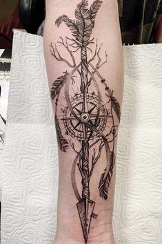 Arrow Compass Tattoo, Arrow Tattoo Design, Compass Tattoo Design, Dragon Tattoo For Women, Tattoo Trend, Tattoo Zeichnungen, Initial Tattoo, Kampot, Arrow Tattoo