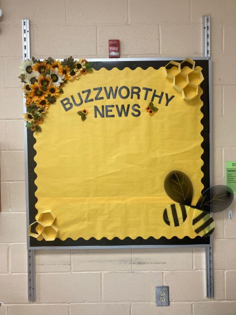 When Will I Bee One Bulletin Board, Yellow Theme Classroom Decor, Bee Theme Classroom Decor, Busy Bee Classroom Theme Cute Ideas, Grade 2 Classroom Themes, Diy Bee Classroom Decor, Bee Themed Daycare Classroom, Honey Bee Theme Classroom Decoration, Classroom Themes Bees