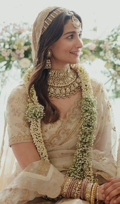 Alia Bhatt Wedding Saree, Bridal Hairstyle Indian Wedding, Bridal Jewellery Design, Open Hairstyles, Bollywood Wedding, Not The Only One, Bride Look, Indian Weddings, Wedding Look