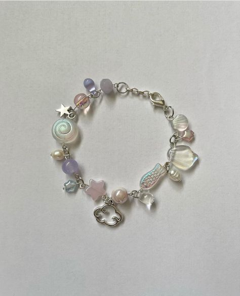 Charm Bracelet Handmade, Aesthetic Diy Jewelry, Aesthetic Beaded Bracelets, Cluttered Jewelry, Charm Bracelet Ideas, Aesthetic Beads, Aesthetic Bracelets, Aesthetic Bracelet, Bracelet Inspo