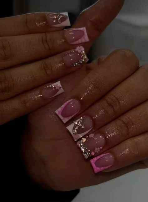 Nails For 15 Birthday Short, Short Nails With Gems Rhinestones, 16 Birthday Nail Ideas, Nail Designs Pink Short, Nails With A Lot Of Charms, Short Pink Nails Acrylic, Birthday Nail Designs Short, Short Nail Designs French Tips, 15 Birthday Nails