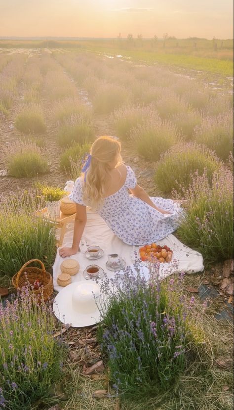 Tea Party Photoshoot, Tea Vibes, Yea Party, English Tea Party, Creative Photoshoot, Party Photoshoot, Graduation Picture, Graduation Picture Poses, Creative Photoshoot Ideas