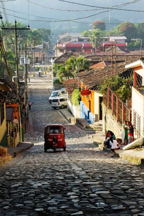 Latin America Culture, Honduran Aesthetic, Honduras Landscape, Honduras Aesthetic, Honduras Culture, Honduras Photography, Honduran Culture, Copan Honduras, Wild Travel