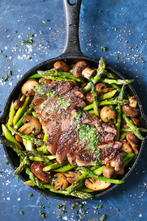 Steak And Veggies, Herb Butter Recipe, Pan Steak, Garlic Herb Butter, Diner Recept, Family Dinner Recipes, Herb Butter, Garlic Herb, One Pan