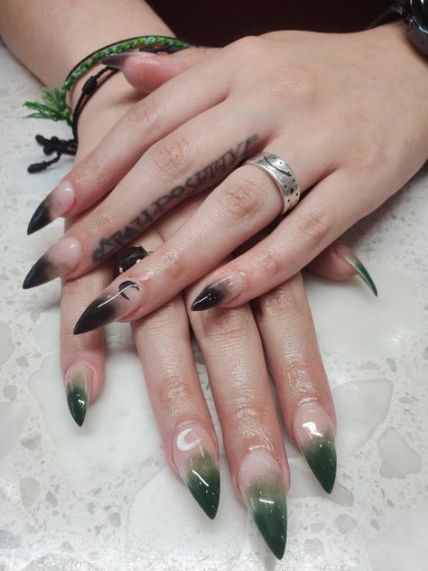 Green Goth Nails Grunge, Dark Green Witchy Nails, Black And Green Goth Nails, Dark Green Goth Nails, Black N Green Nails, Green N Black Nails, Witchy Green Nails, Shego Nail Design, Goth Green Nails