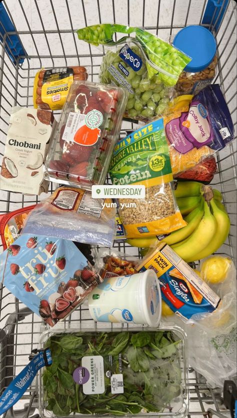 Whole Foods Haul Aesthetic, Health Food Store Aesthetic, Healthy Grocery Shopping Aesthetic, Healthy Grocery Basket Aesthetic, Groceries Aesthetic, Fruit Grocery Aesthetic, Healthy Food Shop, Healthy Fridge, Healthy Lunch Snacks