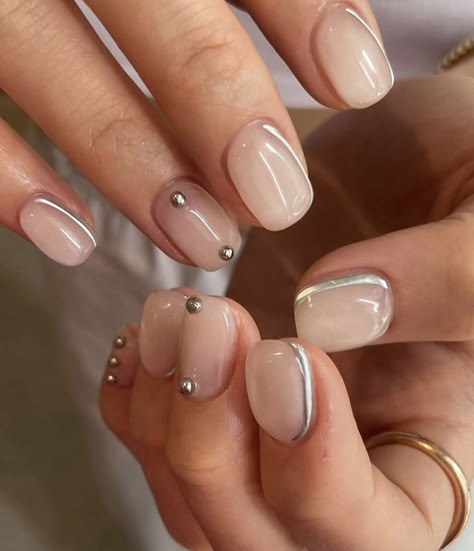 Embellished Nails, Short Nails Fall, Autumn Nails Fall, Short Nail Inspo, Nails Autumn, Hippie Nails, Fall Nail Ideas, Minimal Nails, Nail Art Trends