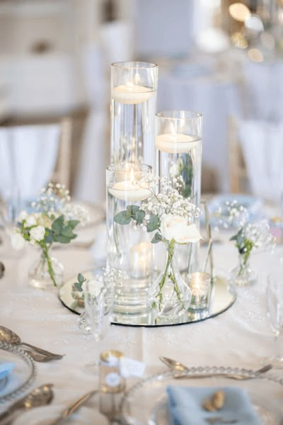 Bud Vases Wedding, Bud Vase Centerpiece, Elegant Table Decor, Round Wedding Tables, Floating Candle Centerpieces, Elegant Wedding Centerpiece, Candle Wedding Centerpieces, Tafel Decor, Light Blue Wedding