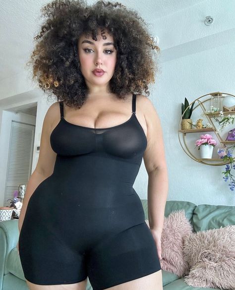 Plus size model in spandex body suit Chubby Women Reference, Anatomy Pose, Chubby Fashion, Anatomy Poses, Pose References, Curvy Women Outfits, Body Reference, Casual Chic Outfit, Chic Outfit