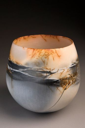 June Ridgway Sculptures Céramiques, Raku Ceramics, Raku Pottery, Keramik Vase, Pottery Designs, Ceramic Vessel, Contemporary Ceramics, Tea Bowls, Ceramic Design