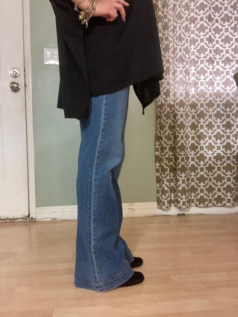 Short Girl Dilemma: Hemming Flare Jeans Diy Flare Jeans, Hemming Jeans, Original Hem, 70’s Fashion, Vogue Dress, Jeans Diy, Long Jeans, Hem Jeans, Flare Leg Jeans