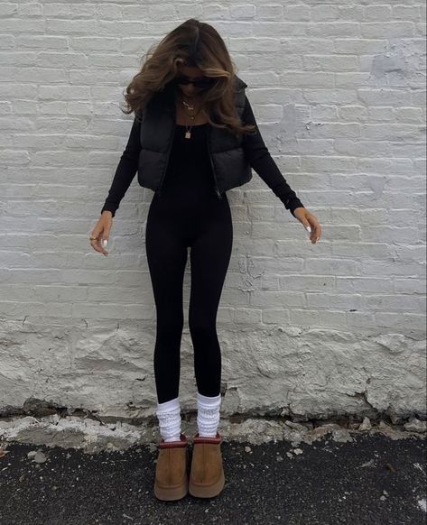 Leg Warmer And Leggings, Apartment Touring Outfit, Black One Piece Outfit Casual, Autumn Leg Warmer Outfits, Jumpsuit With Leg Warmers, Uggs And Leg Warmers Outfits, Ugg Aesthetic Outfits, Leg Warmers Uggs, Long Leg Warmers Outfit