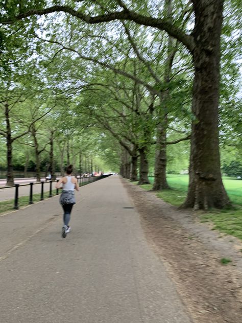 Hyde Park run Park Running Aesthetic, Running In Central Park, Park Run Aesthetic, Running In London, London Running, Park Run, Running Attire, Nyc Family, Aesthetic London