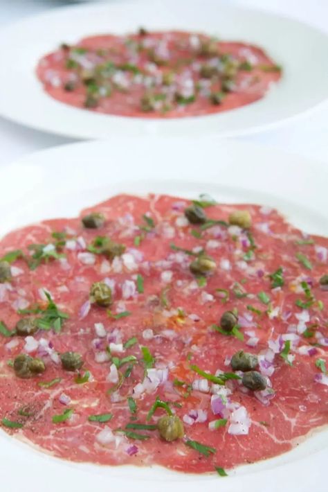 Tuna Carpaccio Recipe, Recipe With Capers, Beef Carpaccio Recipe, Raw Seafood, Carpaccio Recipe, Raw Beef, Capers Recipe, Beef Carpaccio, Traditional Italian Dishes