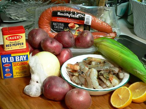 Beaufort Stew Recipe : Taste of Southern Pig Cooker, Confort Food, Pickling Spice, Cocktail Sauce, Seafood Boil, Southern Cooking, Smoked Sausage, Stew Recipes, Fish And Seafood