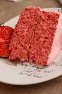 Simply Delicious Strawberry Cake - Paula Deen.  My Grandma Reynolds made the best strawberry cake ever! Strawberry Cake Paula Deen, Dessert Cart, Delicious Strawberry Cake, Paula Deen Recipes, Strawberry Cake Recipes, Semi Homemade, A Piece Of Cake, Strawberry Cakes, Simply Delicious