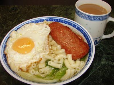 Here is a classical Hong Kong Cafe style breakfast predented by the photographer. This photo use a close up angle to show the oil of the egg and meet. It is very attractive for many local people because it is an unique signature of Hong Kong cafe. Hong Kong Cafe, Kong Recipes, Chinese Breakfast, Breakfast Around The World, Spam Recipes, Cantonese Food, Hong Kong Food, Quick Healthy Dinner, Unique Signature