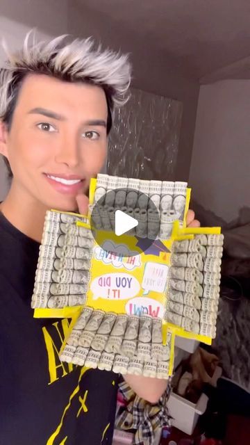 Lou Flores on Instagram: "Graduation Gift 🎁  Tag ur friends & comment  - #graduation#diy#dollartree#dollartree#graduation2022" Dollar Tree Graduation Gifts, Diy Grad Gifts, Lou Flores, 2022 Graduation, Graduation Diy, Dollar Tree Diy, Gift Tag, Dollar Tree, Graduation Gifts