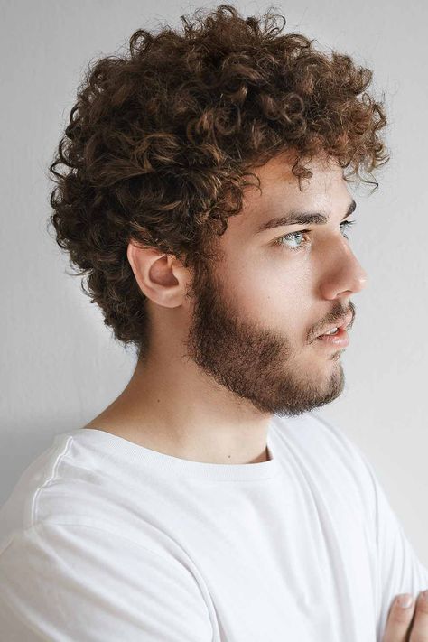 Jewfro Hairstyle Almanac For The High-End Hair Look | MensHaircuts.com Long Curly Hair Men, Men's Curly Hairstyles, Really Curly Hair, Men Haircut Curly Hair, Curly Hair Types, Medium Curly Hair Styles, Pelo Afro, Top Hairstyles, Tight Curls