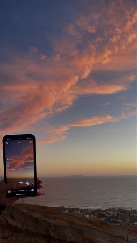 Car Window View Road Trips, Pretty Skies, Sunset Background, Sky Moon, Look At The Sky, Cute Friend Pictures, Sunset Wallpaper, Pretty Sky, Window View