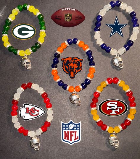 Here are some NFL teams inspired bracelets of some of the most popular teams! Let me know in the personalization if you want another team! Tv Show Bracelets, Nfl Clay Bead Bracelets, Nfl Bracelets, Funny Bracelets Beads Words, Bracelet Themes, Maya Jewelry, Bead Business, Nfl Team Colors, Christmas Jewelry Diy