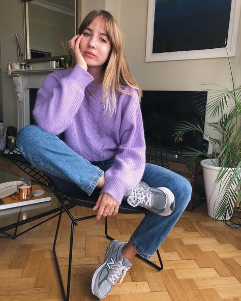 7,639 Likes, 71 Comments - Lizzy Hadfield (@shotfromthestreet) on Instagram: “Back home 💜” Lilac Knit Sweater Outfit, Lizzy Hadfield Hair, Lilac Jumper Outfit, Lizzy Hadfield Style, Purple Pullover Outfit, Purple Knit Sweater Outfit, Light Purple Sweater Outfit, Purple Sweater Outfit Winter, Purple Jumper Outfit