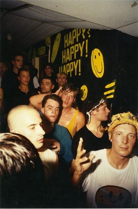 25 nostalgic smiley shots to satisfy your acid house cravings - Galleries - Mixmag 90s Rave Aesthetic, Rave Photography, Amen Break, Acid House Rave, Rave Aesthetic, Rave Scene, 90s Rave, Party Life, Jackdaw