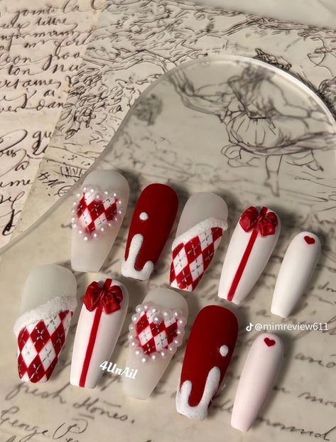 Nail Noel, Classy Nail Art Ideas, Nail Art Noel, Festive Nail Art, Glittery Nails, Cute Christmas Nails, Blush Nails, Really Cute Nails, Kawaii Nails