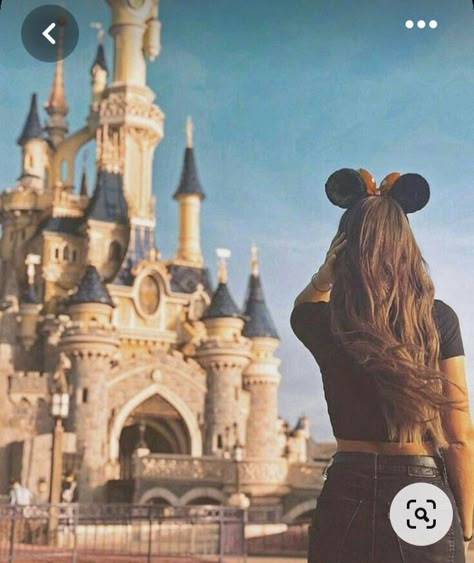 Disney Poses, Disney Picture Ideas, Disneyland Photography, Disneyland Photos, Disney Photo Ideas, Disney World Pictures, Disney Paris, Disneyland Pictures, Disney World Outfits