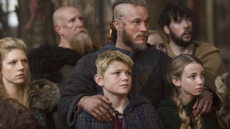 Young Bjorn played by Peter O'Toole and his sister Gyda Ragnar Lothbrok Actor, Vikings Season 1, Vikings Season 6, Lagertha Vikings, Viking Names, Ragnar Vikings, Vikings Lagertha, History Channel Vikings, King Ragnar