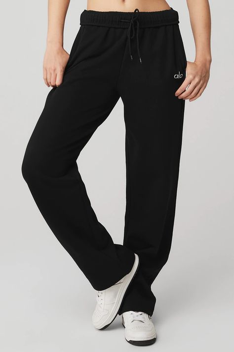 Alo Accolade Sweatpants, Alo Yoga Sweatpants, Straight Sweatpants Outfit, Alo Sweatpants, Accolade Sweatpant, Alo Pants, The Accolade, Chill Time, Black Sweats