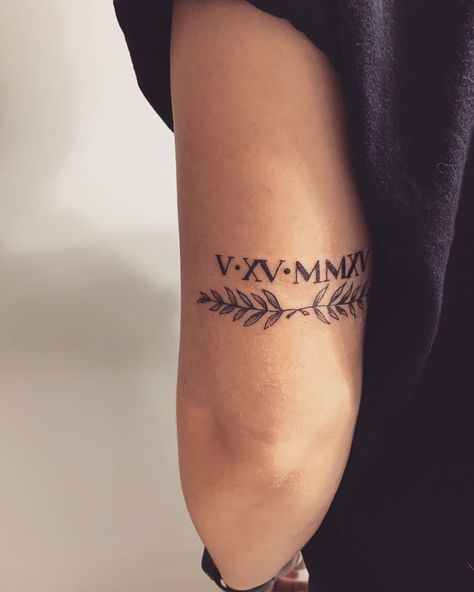 Roman Numeral Tattoo Arm, Roman Numbers Tattoo, Above Elbow Tattoo, Font Tato, Roman Tattoo, Tatuagem Masculina Pequena, Roman Numeral Tattoos, Date Tattoos, Elbow Tattoos