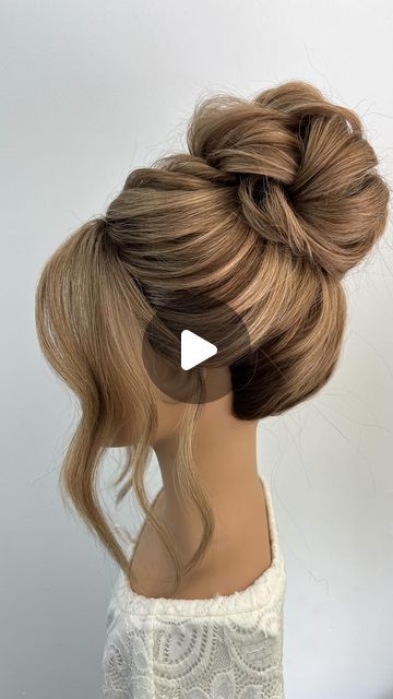 High Bun Wedding Hair Tutorial, Hair Styles Bun Wedding, Prom Bun Tutorial, How To Make Buns, Easy Diy Bridesmaid Hair, Chignon Alto Tutorial, Updo Hairstyles For Wedding Guest, Hair Bun Styles Wedding, Formal Up Do