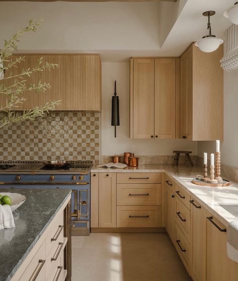 Charmed by Checkers - a subtle addition or a bold color add the perfect bit of personality to any kitchen✨ Obsessed with the use of these checkered tiles . . . . . . . . . . . Designs By: @studiodaydesign & @pinterestuk #sdinteriordesigner #california #californiadesigner #sandiegointeriordesigner #sdcontractors #maketimefordesign #makehomeyours #myhomevibe #whiteandwood #realhomesofinstagram #currentdesignsituation #houseandhome #archdaily #californialiving #finditstyle #interiordesign #desi... Checkered Kitchen Tile, Checkered Tile Backsplash, Checkerboard Backsplash, Checkered Backsplash, Checkered Tile, Checkered Tiles, Mcm Kitchen, Tiles Designs, California Living