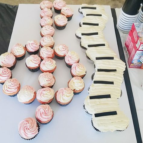 Music Note Cupcake Cake, Music Note Cupcakes, Music Note Cake, Music Cupcakes, Cupcake Pink, Pull Apart Cake, Pink Desserts, Piano Recital, Sports Birthday Party