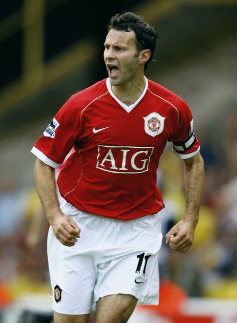 Ryan Giggs of Man Utd in 2006. Wes Brown, Manchester Derby, Ryan Giggs, Alex Morgan Soccer, Manchester United Team, Manchester United Wallpaper, Manchester United Players, Soccer Girl Problems, Manchester United Soccer