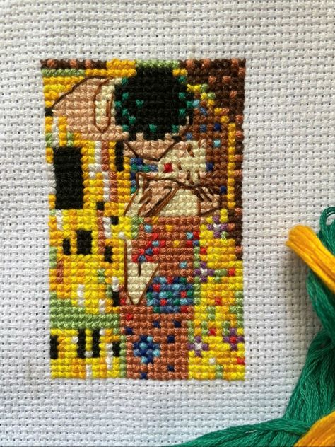 The Kiss Cross Stitch Pattern, Artsy Cross Stitch, Twinchies Ideas, Klimt Cross Stitch, Fine Art Cross Stitch, Pokemon Cross Stitch Patterns, Pokemon Cross Stitch, Art Cross Stitch, Painting Cross Stitch