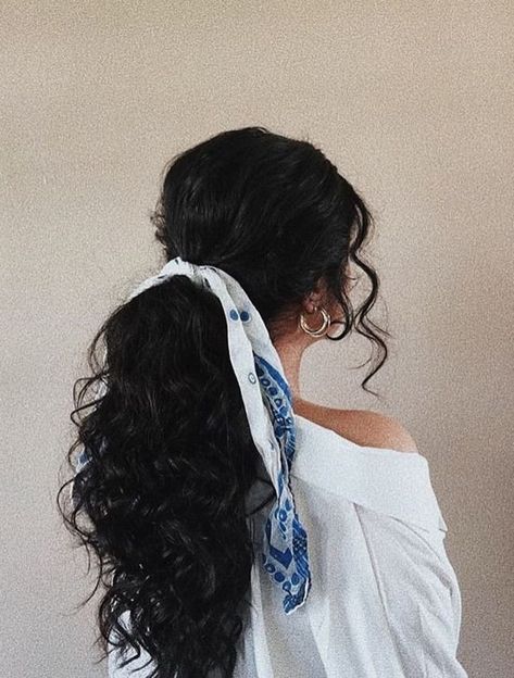 Curly Hair Classy Outfit, Curly Hair Classy Hairstyles, Classy Curly Hairstyles, Elegant Curly Hair, Classy Fashion Style, Elegance Dress, Classy Hairstyles, Big Curly Hair, Luxury Photography