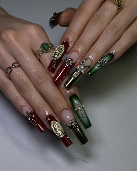 Dark Red And Green Nails, Dark Green And Red Nails, Dark Green Nails Designs Gold, Dark Green Nails Christmas, Red And Green Nail Designs, Dark Green Nails With Gold, Ahs Style, Y2k Nail, Deep Red Nails