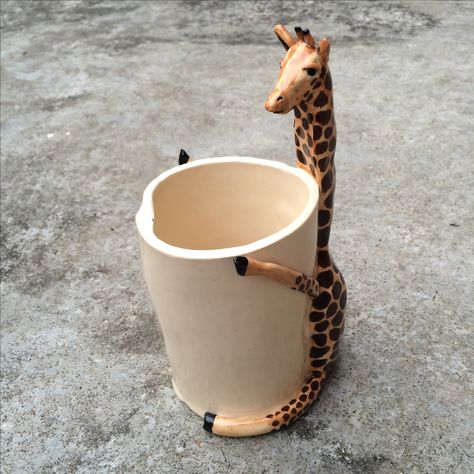 Ceramic Pencil Cup, Pottery Pencil Holder, Pencil Cup Diy, Clay Pencil Holder, Ceramic Pencil Holder, Diy Pencil Holder, Giraffe Mug, Handmade Wall Hangings, Ceramic Crafts