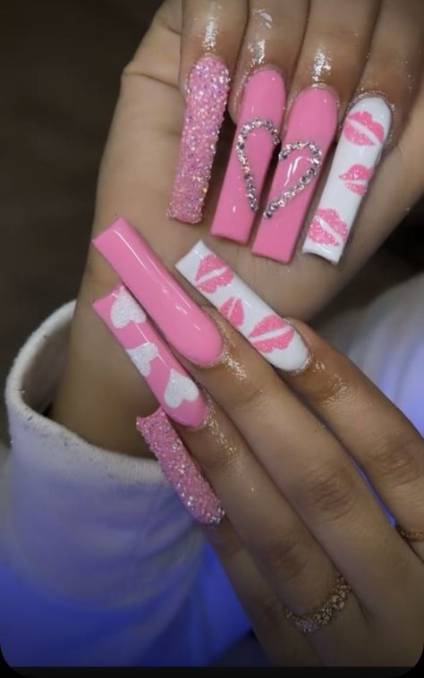 Bratz Nails Art, Bratz Nails Acrylic, Pink Baddie Nails, Barbie Nails Acrylic, Barbie Nail Art, Bratz Nails, Fake Nails Designs, Acrylic Nail Set, Sassy Nails