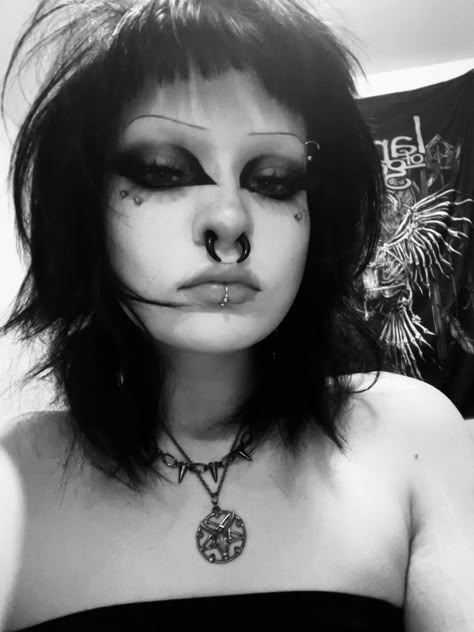 Grindcore Aesthetic, Gothic Eye Makeup, Goth Eye Makeup, Cute Nose Piercings, Punk Makeup, Kawaii Makeup, Face Piercings, Nose Piercings, Lip Makeup Tutorial