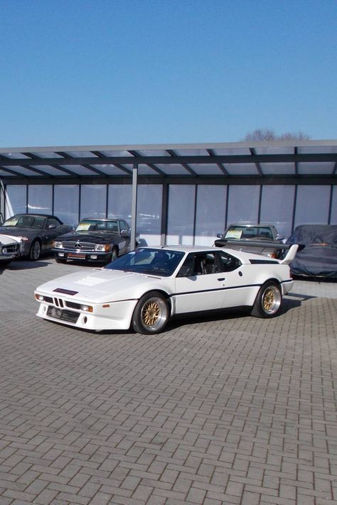 A great 1980 BMW M1 that is currently offered for sale on Classic Trader! M1 Bmw, Wallpapers Cars, Cars Tattoo, Wallpaper Hippie, Tattoo Car, Vintage Bmw, Aesthetic Cars, Race Car Driving, Classic Bmw