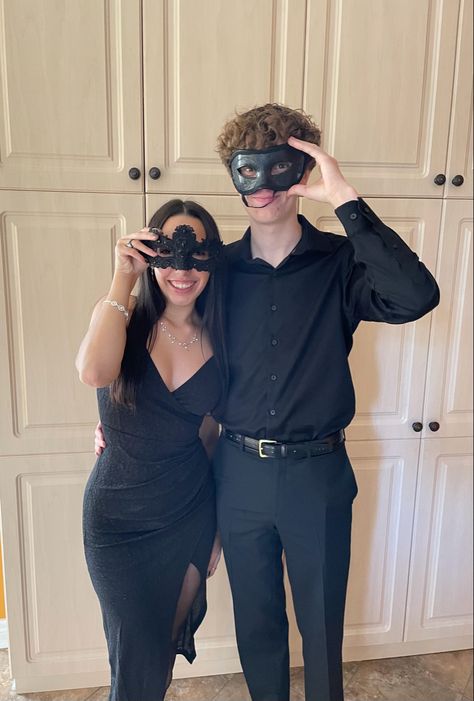 Masquerade party matching black outfit Formal Halloween Outfit, Mens Masquerade Party Outfit, Mascarade Outfit, Mascarade Halloween, Halloween Gala, Masquerade Party Outfit, Masquerade Outfit, Masquerade Ball Party, Masquerade Theme