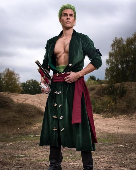 Zoro One Piece Outfit, Zoro One Piece Cosplay, Pirate Swordsman, Samurai Outfit, Roronoa Zoro Cosplay, Easy Homemade Halloween Costumes, Zoro Cosplay, One Piece Costume, Samurai Clothing