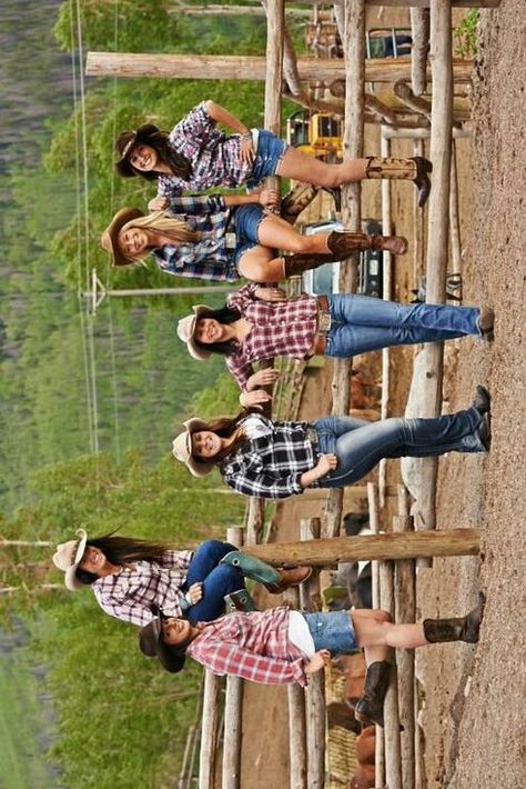 Western Group Photoshoot, Group Photoshoot Ideas, Rodeo Houston, Birthday Lady, Country Woman, Group Photoshoot, Cowboys Boots, Houston Rodeo, Western Photo